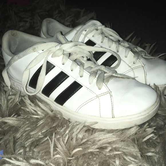 Adidas shoes - Picture 2 of 3